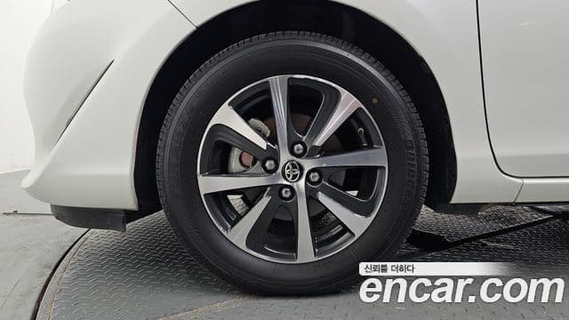 Toyota Prius C 2019 — Şəkil 4/30