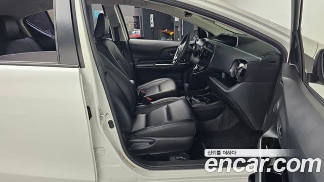 Toyota Prius C 2019 — Şəkil 30/30