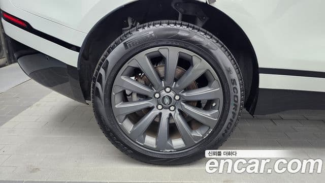 Land Rover Range Rover Velar 2019 — Photo 17/20