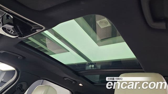 Land Rover Range Rover Velar 2019 — Photo 2/20