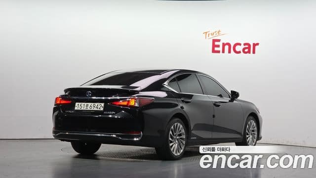 Lexus ES300h 2022 — Şəkil 21/38