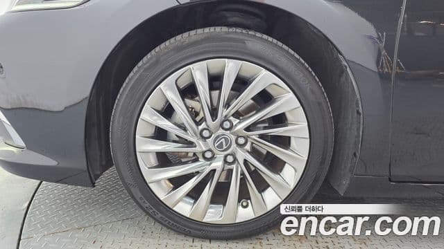 Lexus ES300h 2022 — Şəkil 16/38