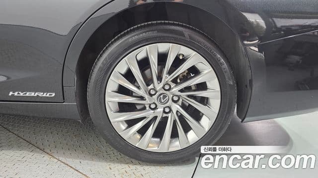 Lexus ES300h 2022 — Şəkil 20/38