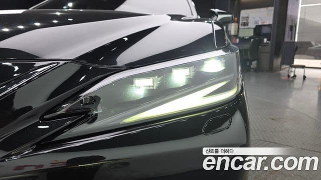 Lexus ES300h 2022 — Şəkil 7/38