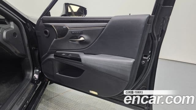 Lexus ES300h 2022 — Şəkil 38/38