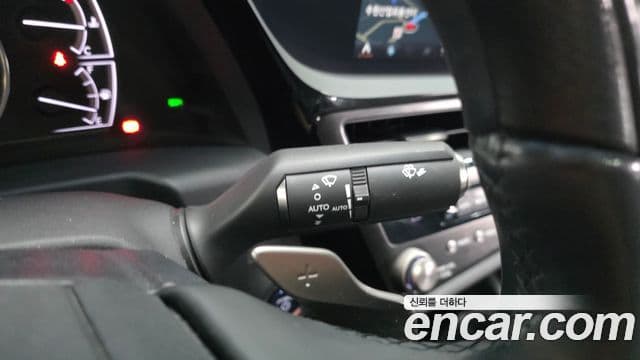 Lexus ES300h 2022 — Şəkil 35/38