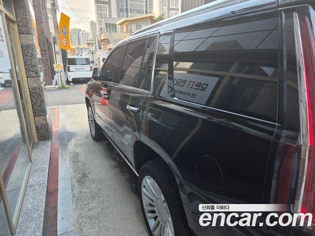 Cadillac Escalade 2020 — ფოტო 15/15