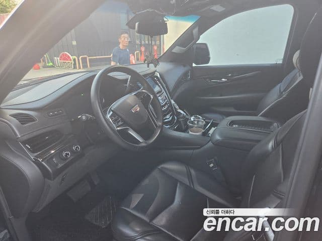 Cadillac Escalade 2020 — ფოტო 13/15