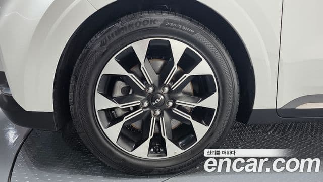 Kia Carnival 2021 — Фото 5/20