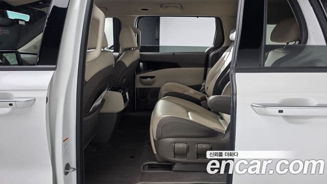 Kia Carnival 2021 — Фото 12/20