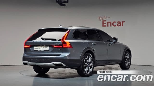 Volvo V90 Cross Country 2019 — Фото 2/20