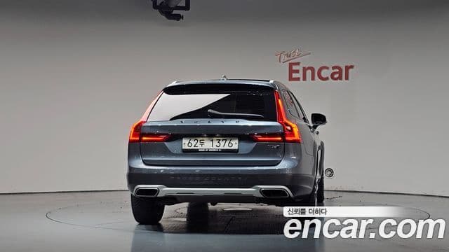 Volvo V90 Cross Country 2019 — Фото 4/20