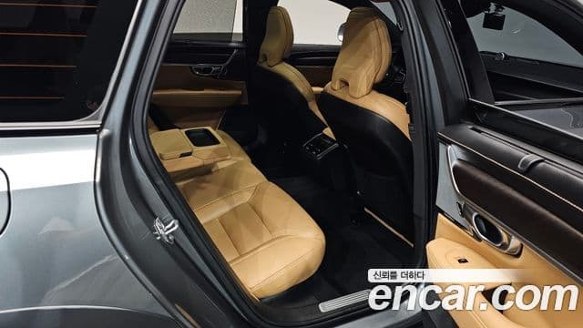 Volvo V90 Cross Country 2019 — Фото 12/20