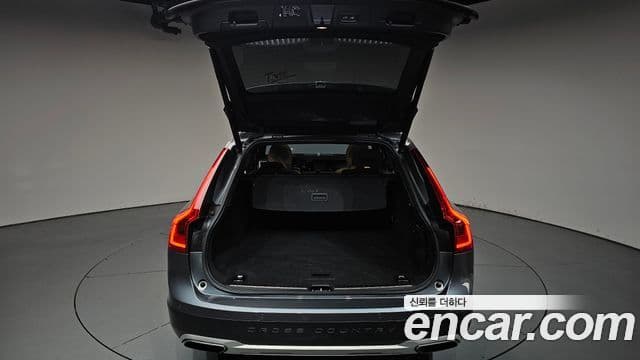 Volvo V90 Cross Country 2019 — Фото 20/20