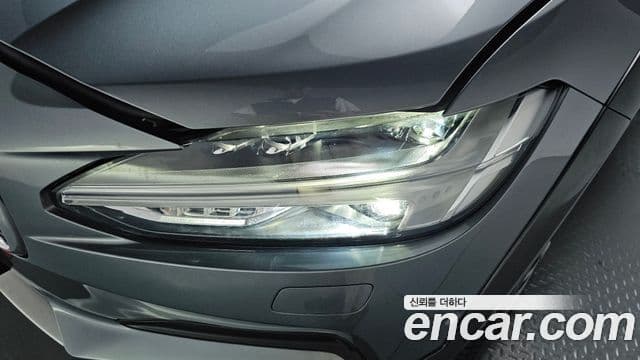 Volvo V90 Cross Country 2019 — ფოტო 32/37