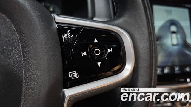 Volvo V90 Cross Country 2019 — ფოტო 18/37