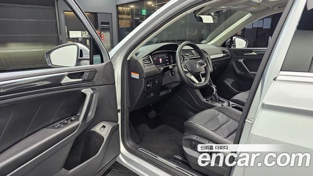 Volkswagen Tiguan 2021 — Şəkil 20/35