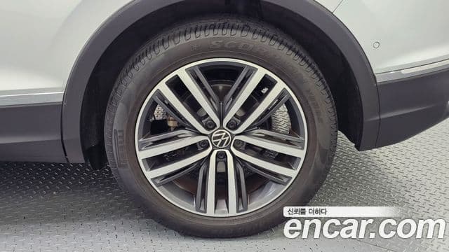 Volkswagen Tiguan 2021 — Şəkil 14/35