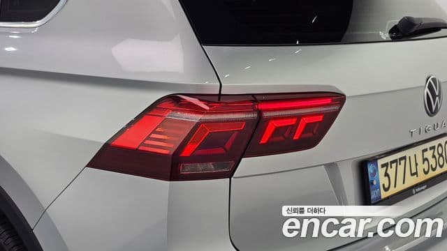 Volkswagen Tiguan 2021 — Şəkil 28/35