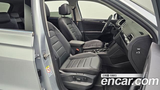 Volkswagen Tiguan 2021 — Şəkil 27/35