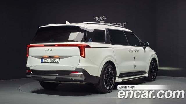 Kia Carnival 2024 — Фото 2/20
