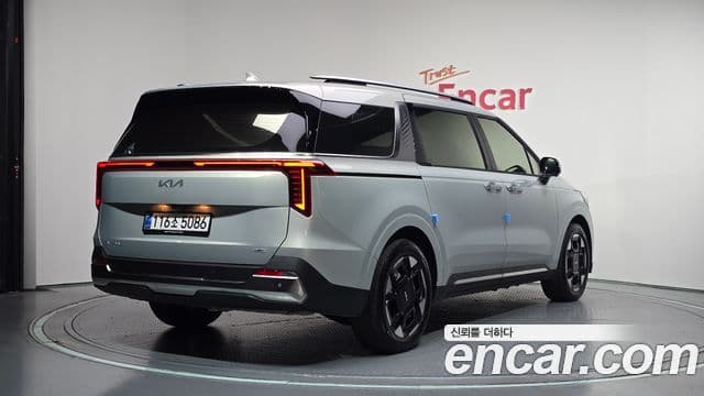 Kia Carnival 2025 — Şəkil 28/31