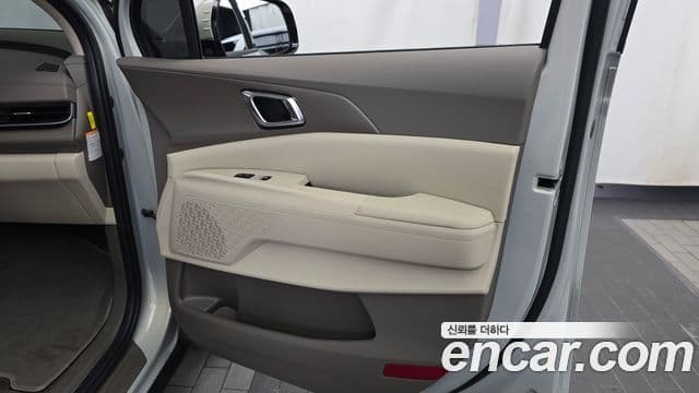 Kia Carnival 2025 — Şəkil 17/31