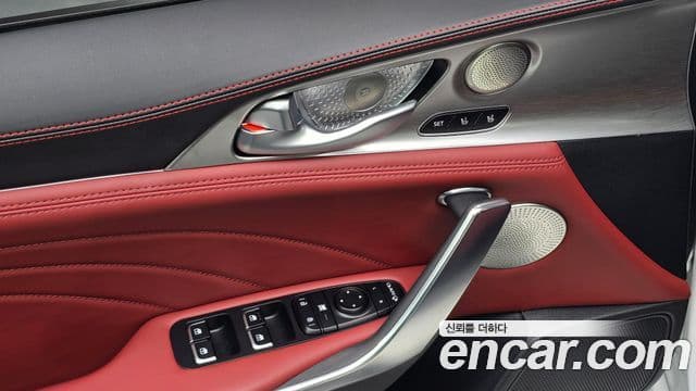 Kia Stinger 2021 — Фото 19/20
