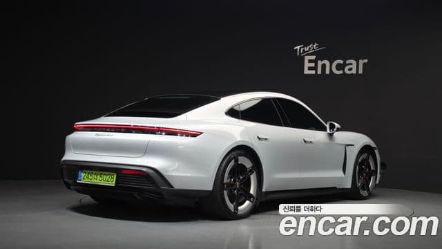 Porsche Taycan 2025 — Photo 8/20