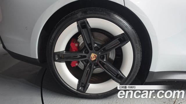 Porsche Taycan 2025 — Photo 16/20