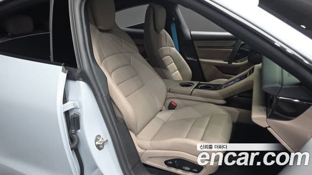 Porsche Taycan 2025 — Photo 2/20
