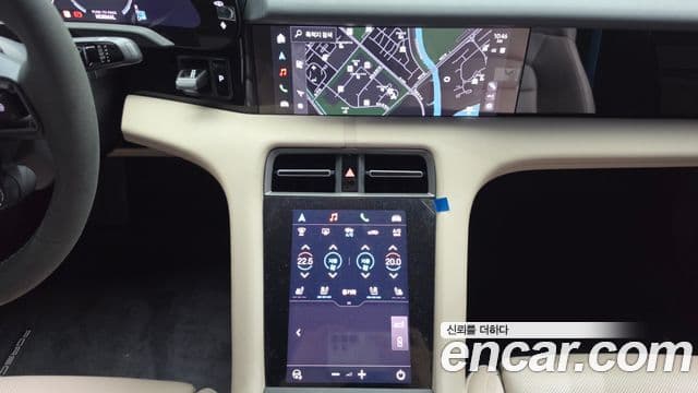 Porsche Taycan 2025 — Photo 6/20