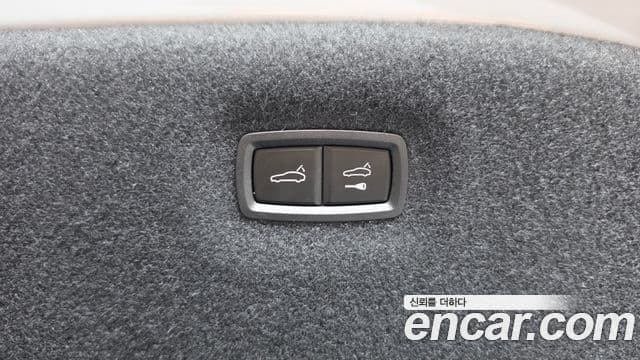 Porsche Taycan 2025 — Photo 19/20
