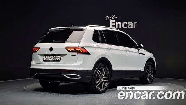 Volkswagen Tiguan 2022 — Photo 28/35