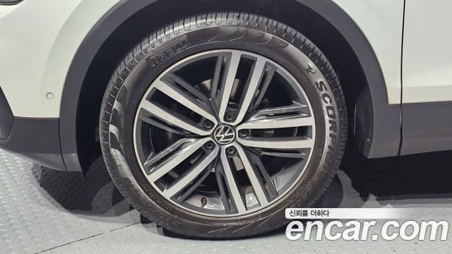 Volkswagen Tiguan 2022 — Photo 31/35