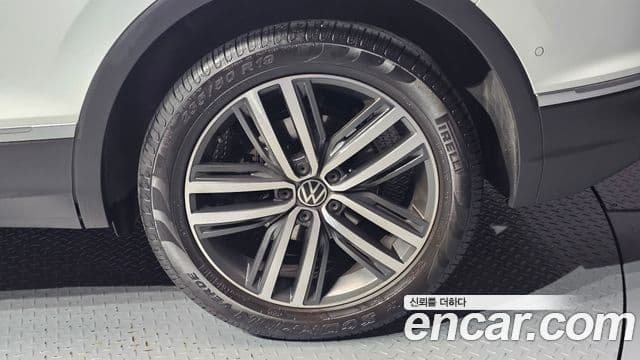 Volkswagen Tiguan 2022 — Photo 17/35