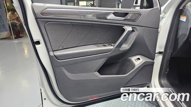 Volkswagen Tiguan 2022 — Photo 8/35