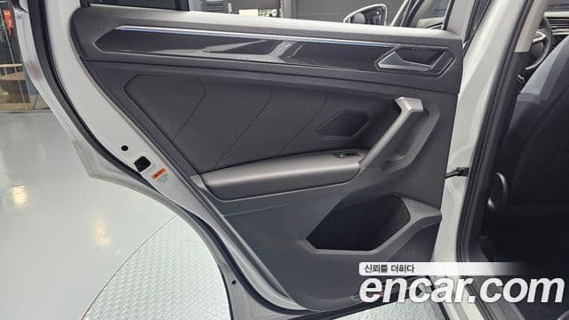 Volkswagen Tiguan 2022 — Photo 6/35