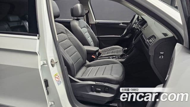 Volkswagen Tiguan 2022 — Photo 18/35