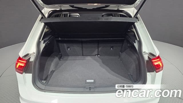 Volkswagen Tiguan 2022 — Photo 29/35