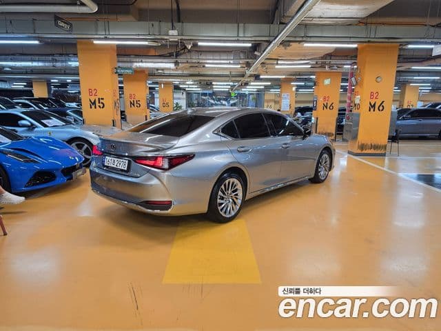 Lexus ES300h 2025 — Photo 11/18