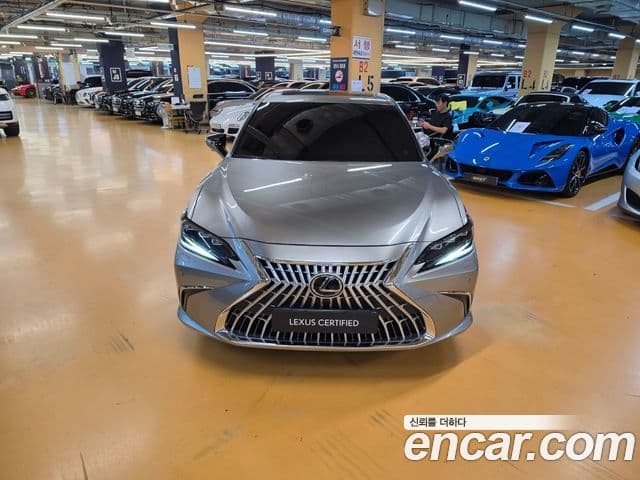 Lexus ES300h 2025 — Photo 14/18
