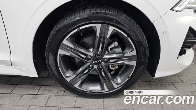 Kia K5 2023 — Şəkil 29/36