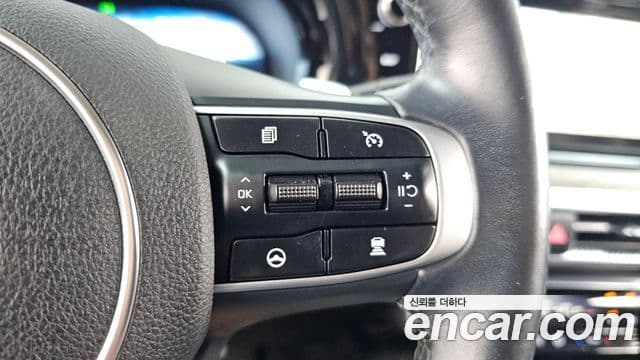 Kia K5 2023 — Şəkil 28/36