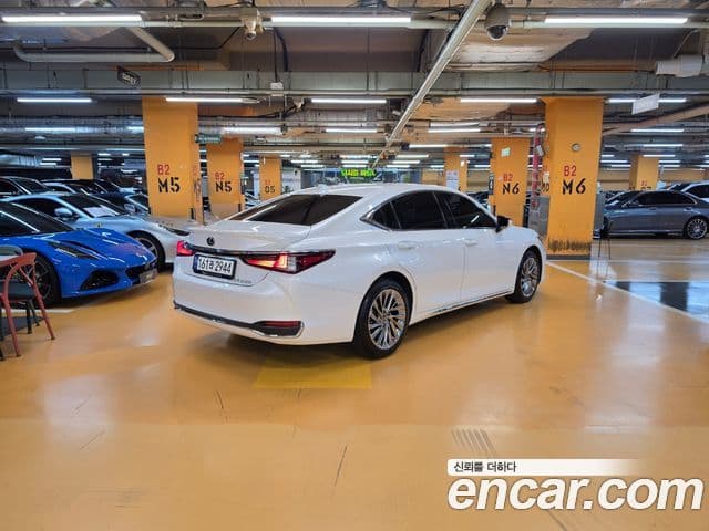 Lexus ES300h 2025 — ფოტო 9/18