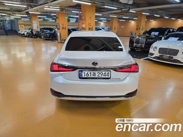 Lexus ES300h 2025 — ფოტო 6/18