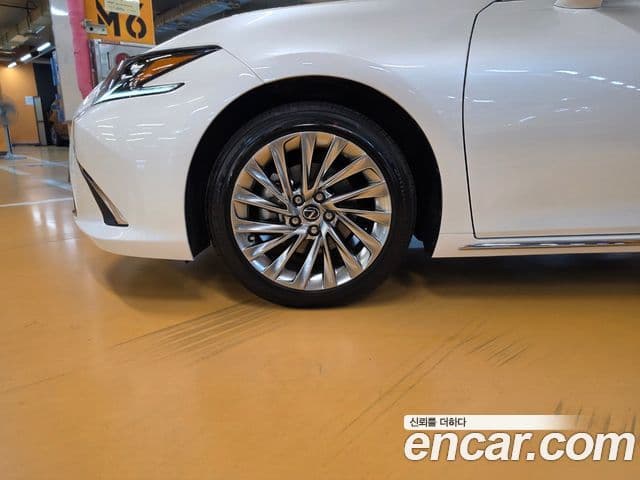 Lexus ES300h 2025 — ფოტო 12/18