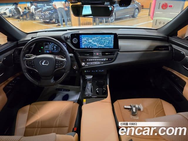 Lexus ES300h 2025 — ფოტო 4/18