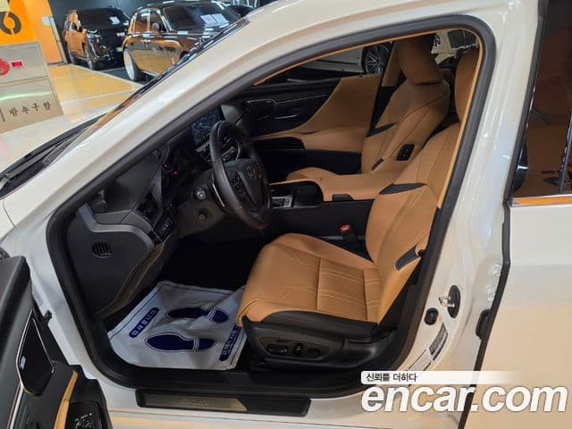 Lexus ES300h 2025 — ფოტო 10/18