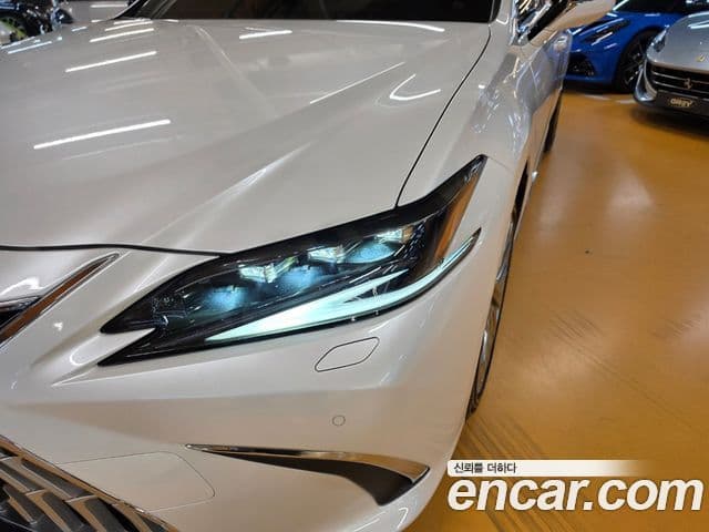 Lexus ES300h 2025 — ფოტო 18/18